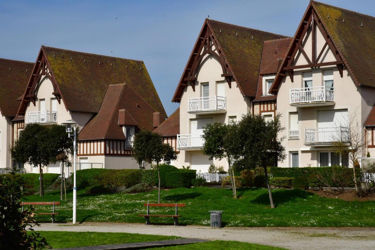 Appartement Spacieux Avec Balcon - A 50M De La Plage クルル・シュル・メール エクステリア 写真